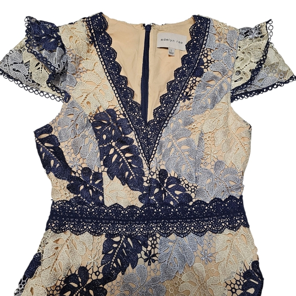 Adelyn Rae Palm Crochet Lace Blue V-Neck Flutter Sleeve Midi Size Dress Size S - Picture 4 of 15